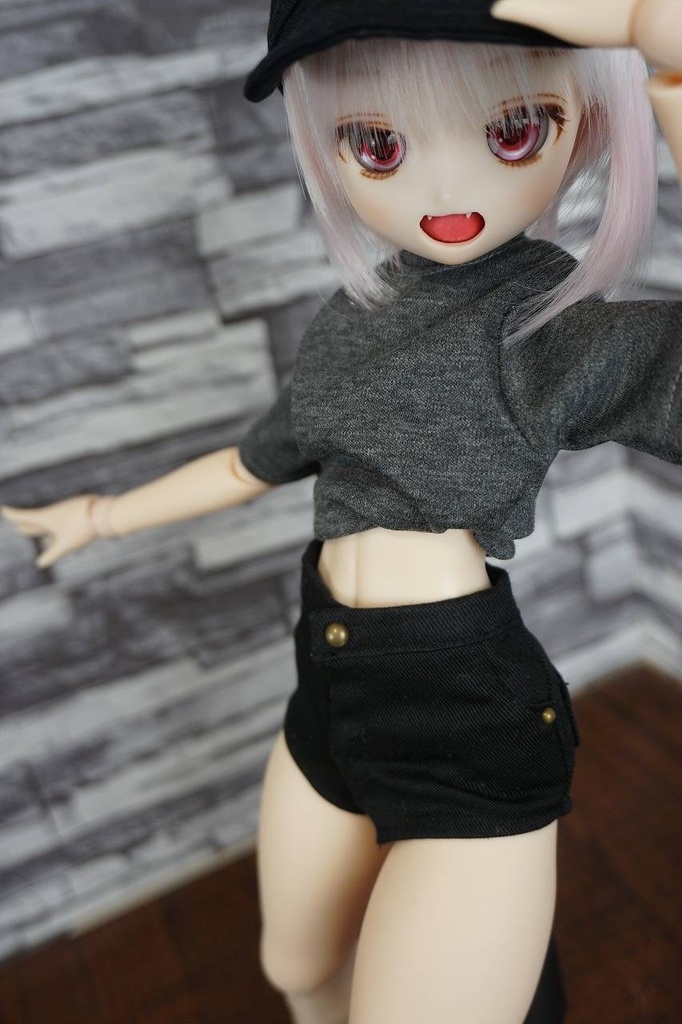 IMOMO40サイズ　ホットパンツ【ブラックorホワイト】