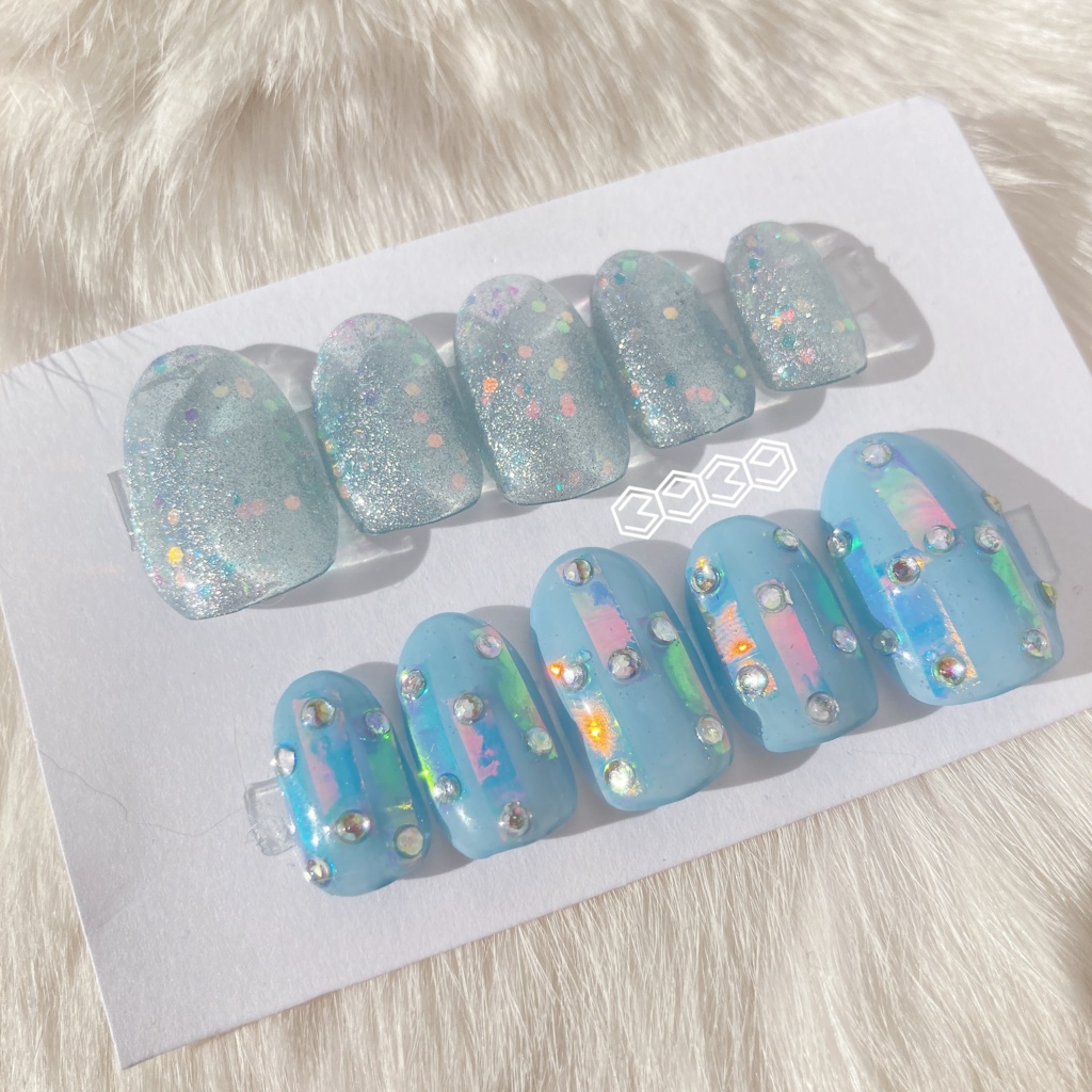 ネイルチップ　オーロラ　水色