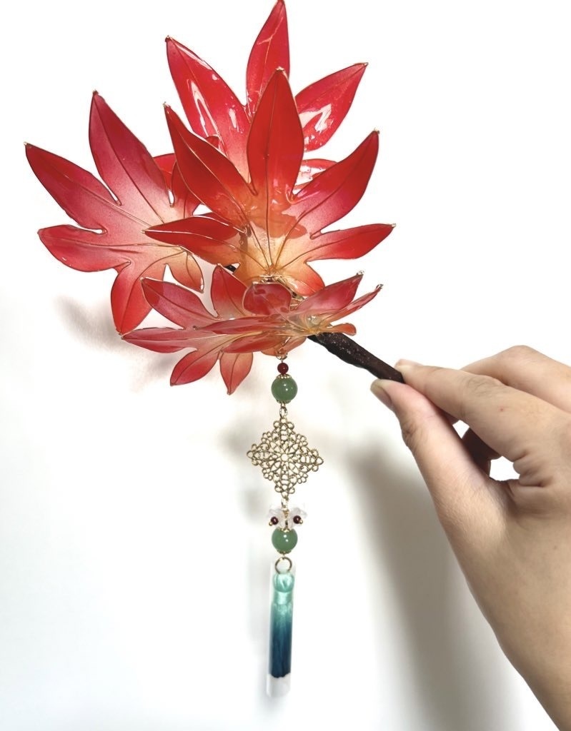 楓原万葉イメージ紅葉のヘアクリップ