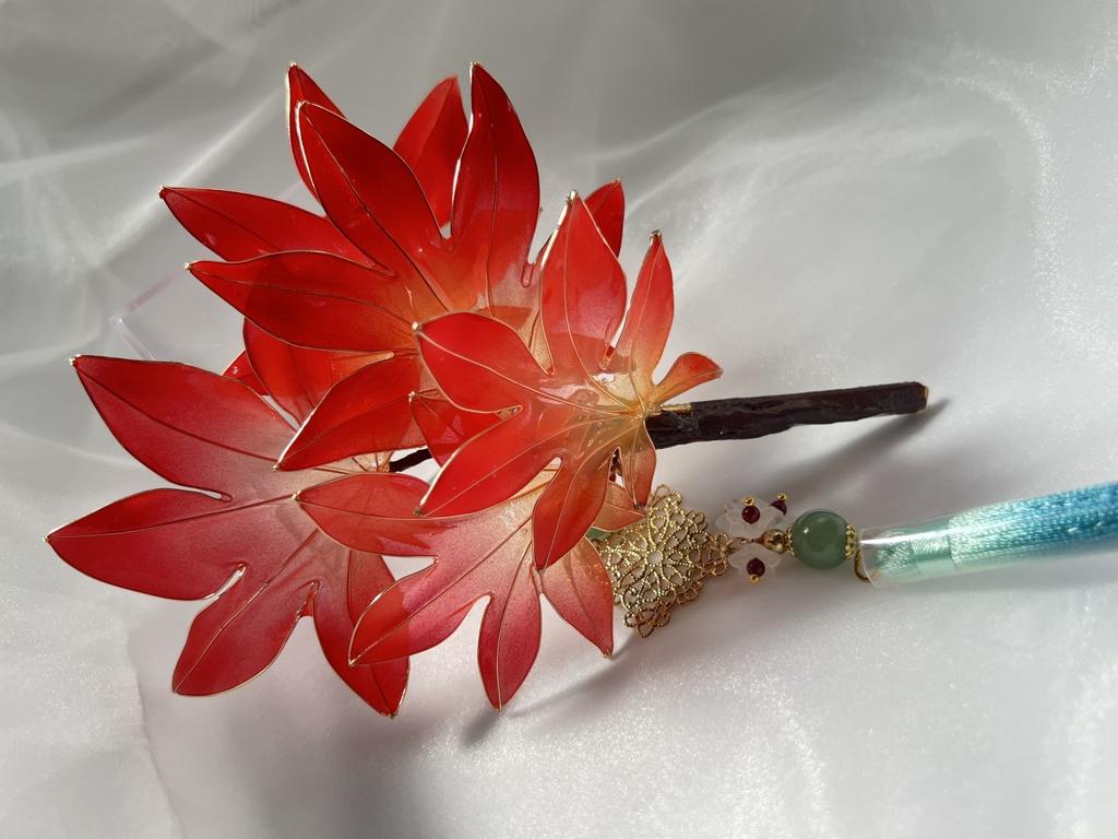 楓原万葉イメージ紅葉のヘアクリップ