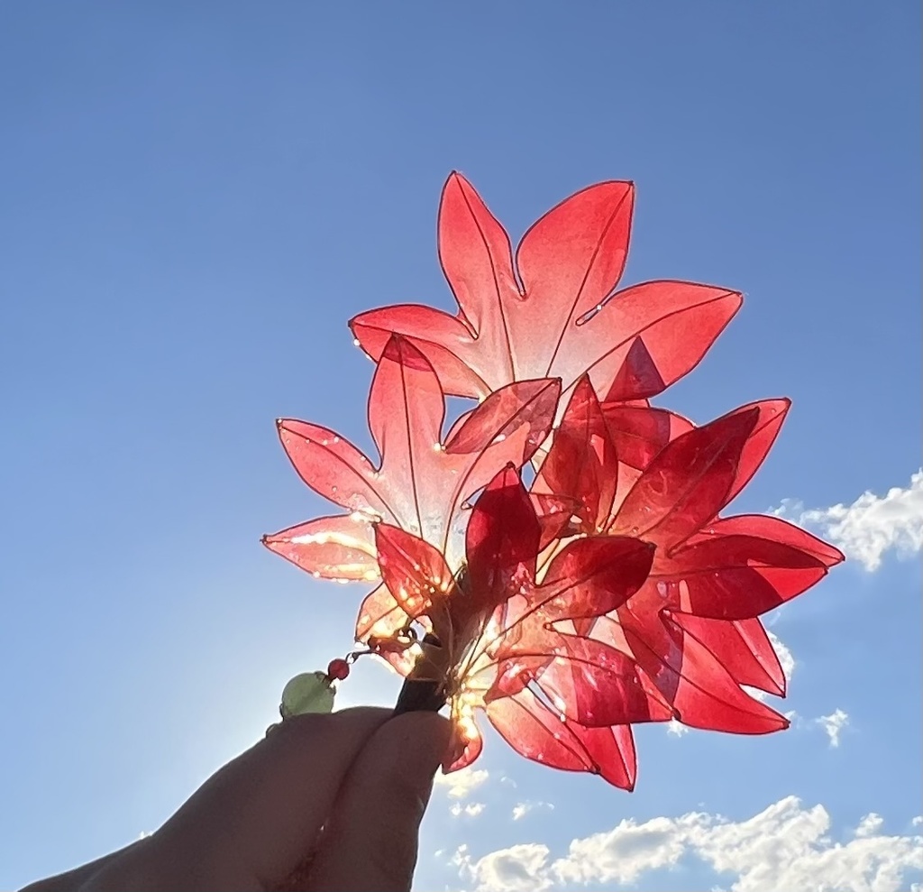 楓原万葉イメージ紅葉のヘアクリップ