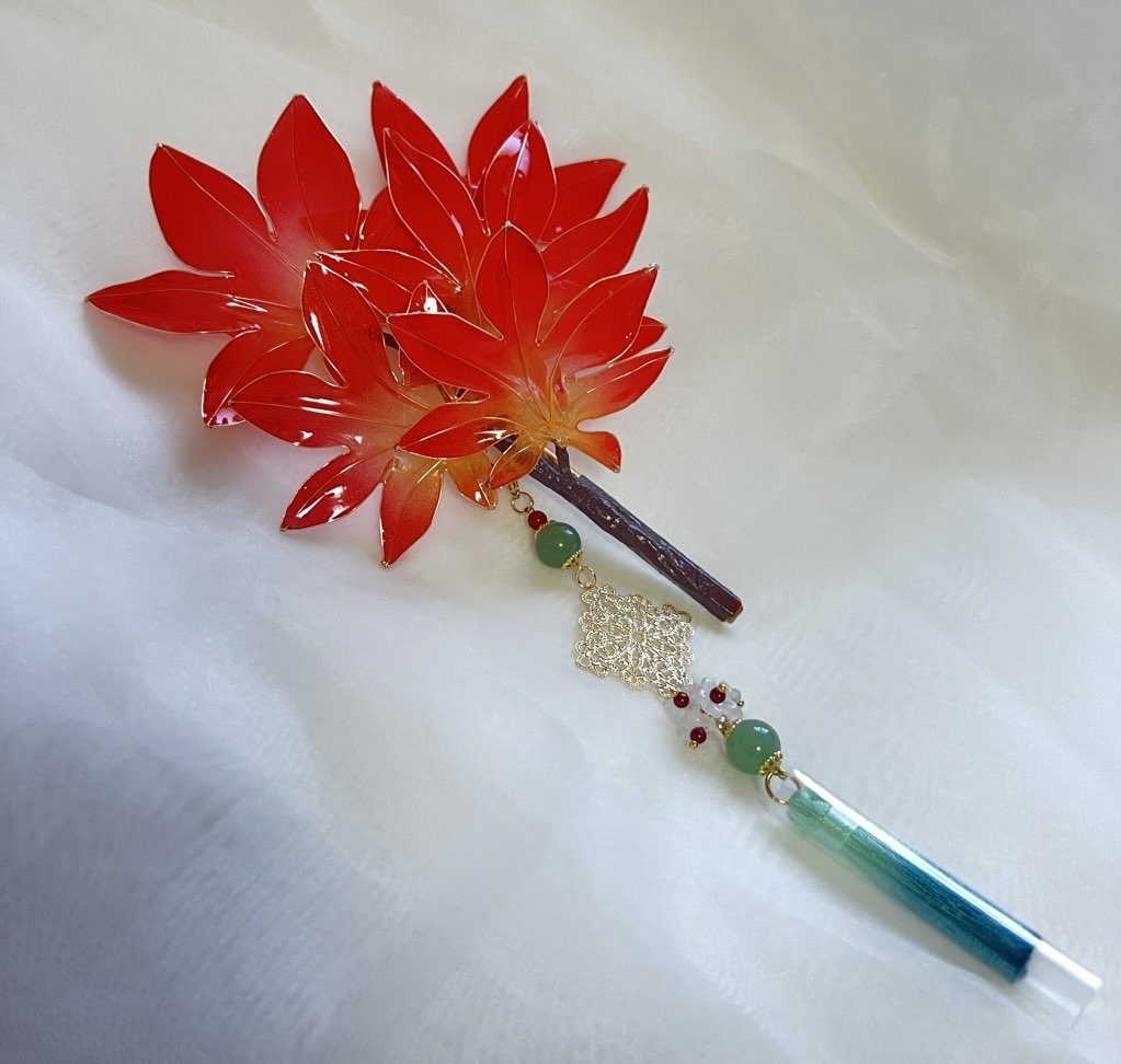 楓原万葉イメージ紅葉のヘアクリップ