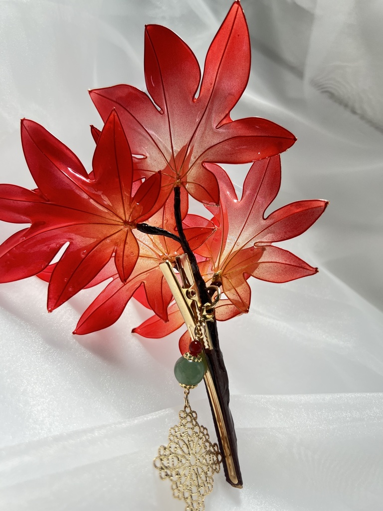 楓原万葉イメージ紅葉のヘアクリップ