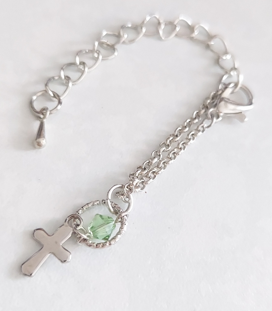 スワロフスキーと十字架ネックレス