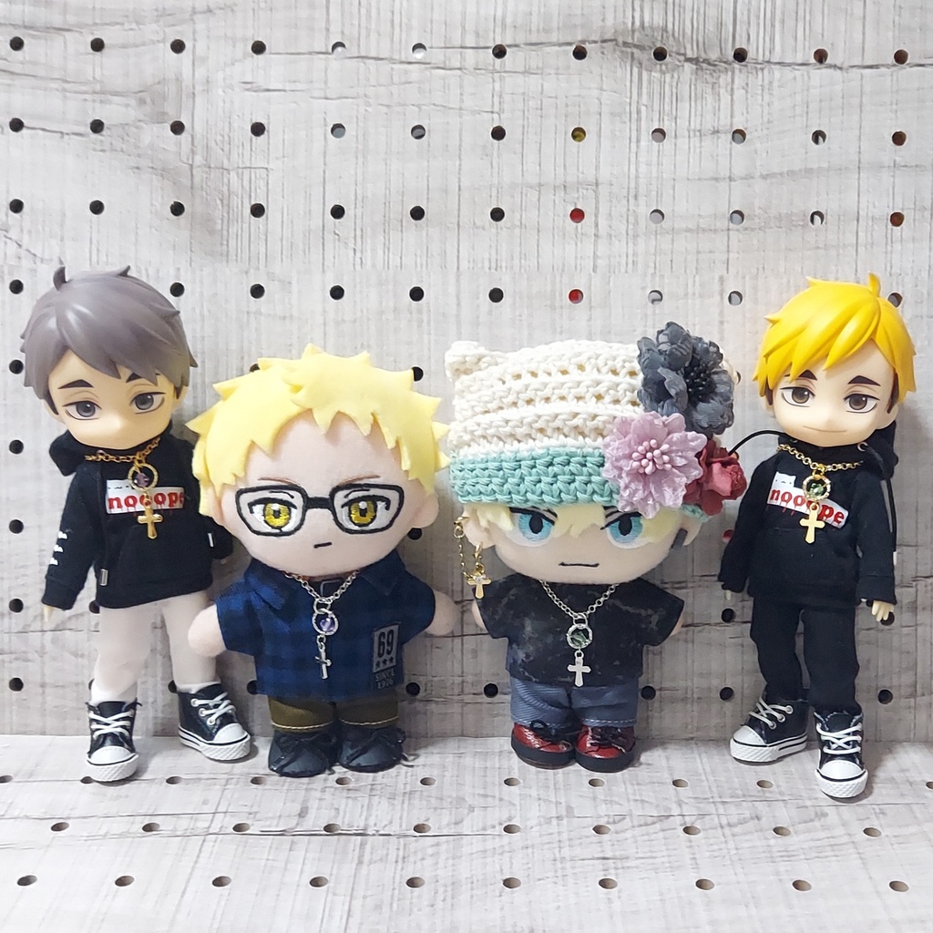 スワロフスキーと十字架ネックレス