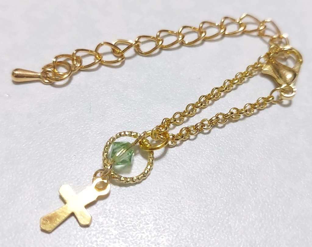 スワロフスキーと十字架ネックレス