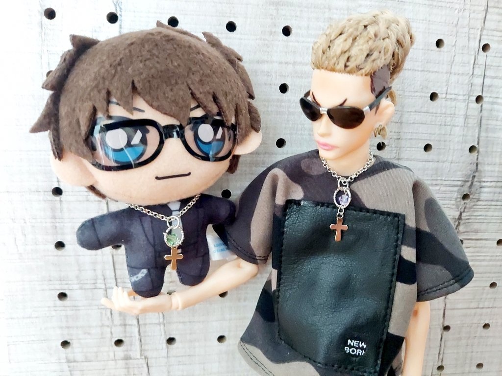 スワロフスキーと十字架ネックレス