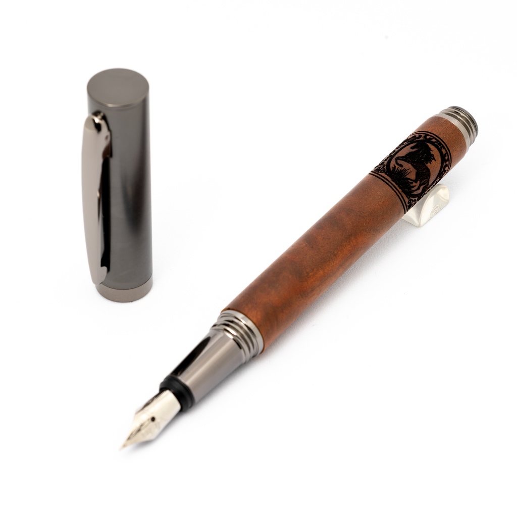 馬万年筆エクエストリオ