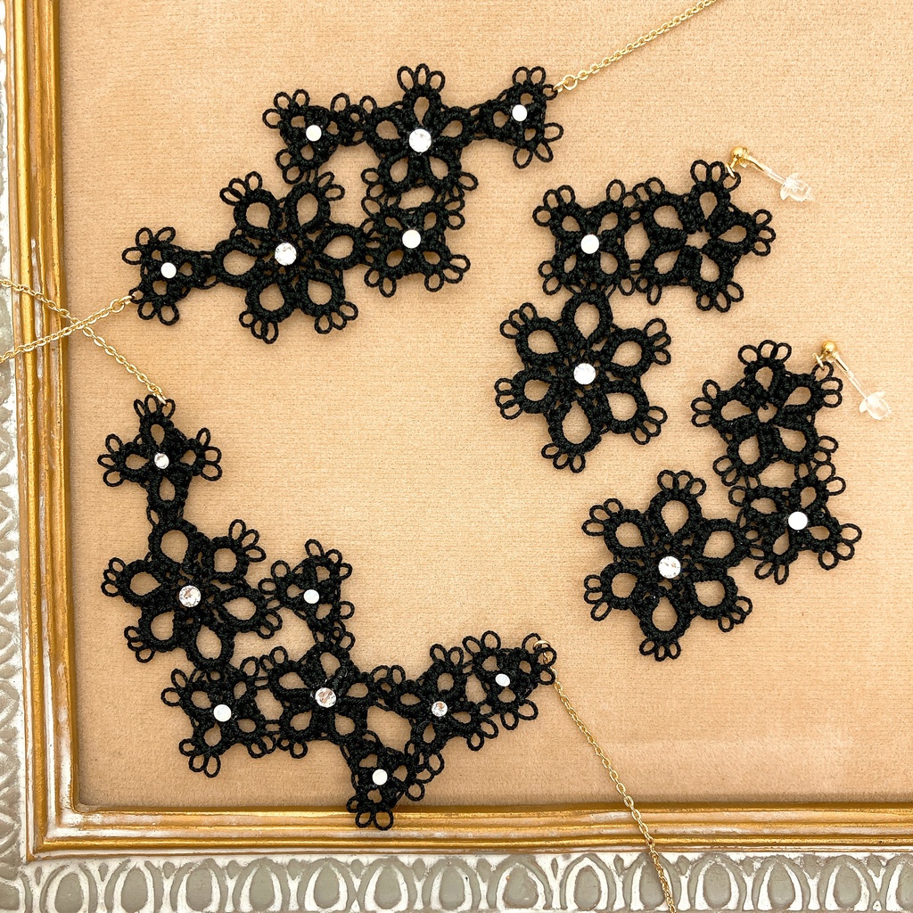 フラワーレースのイヤリング