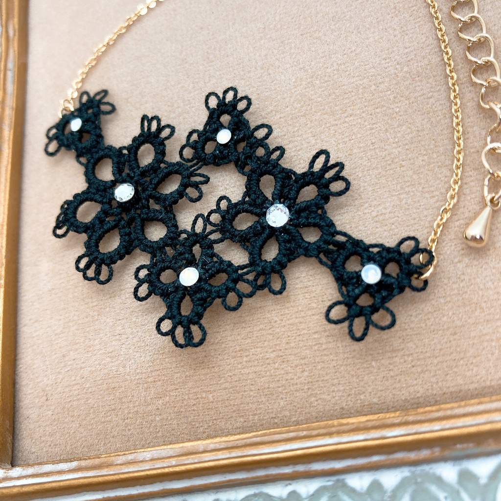 フラワーレースのブレスレット