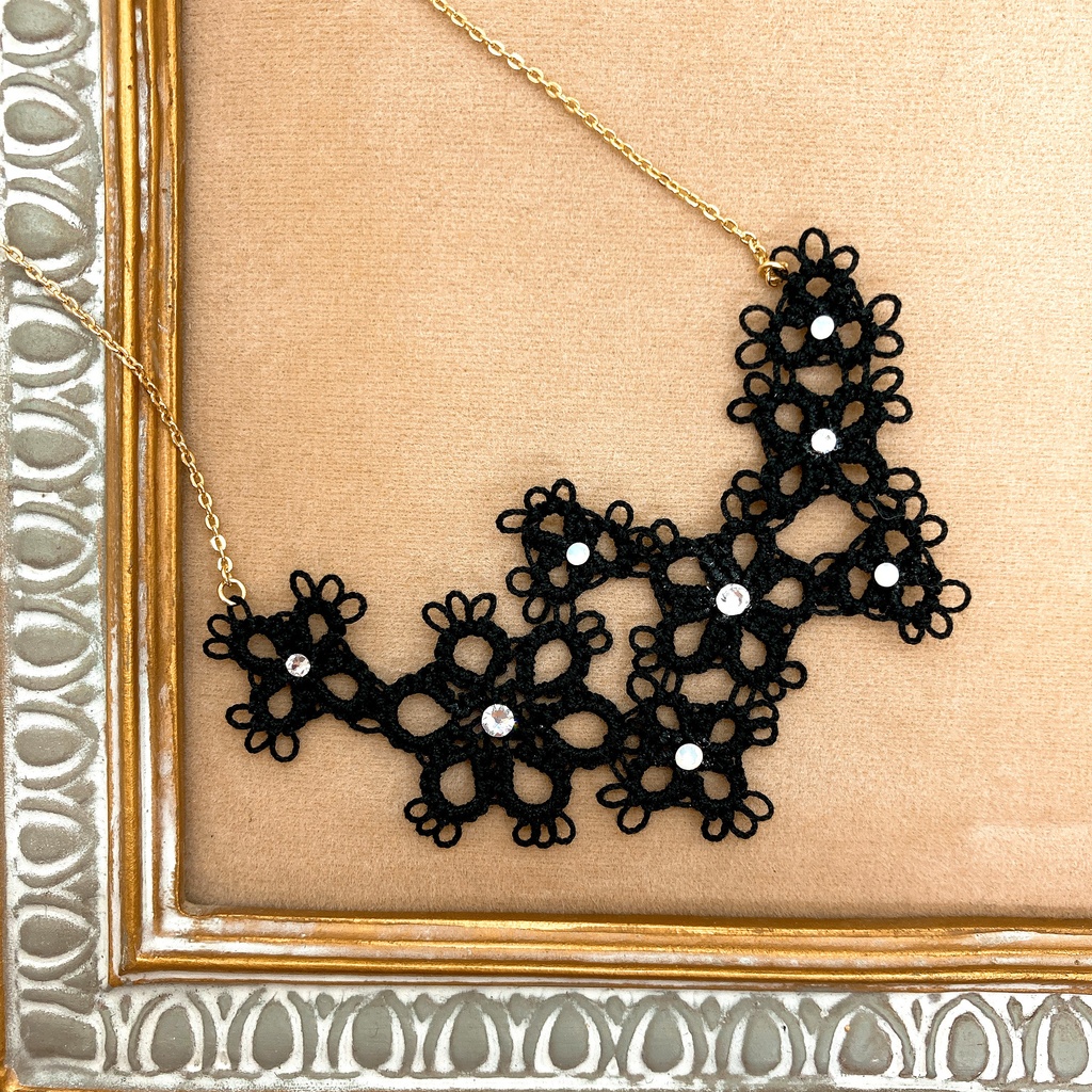 フラワーレースのネックレス