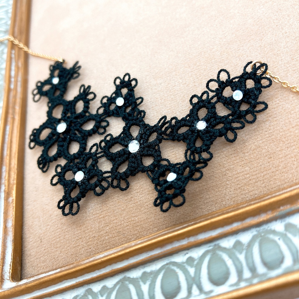 フラワーレースのネックレス