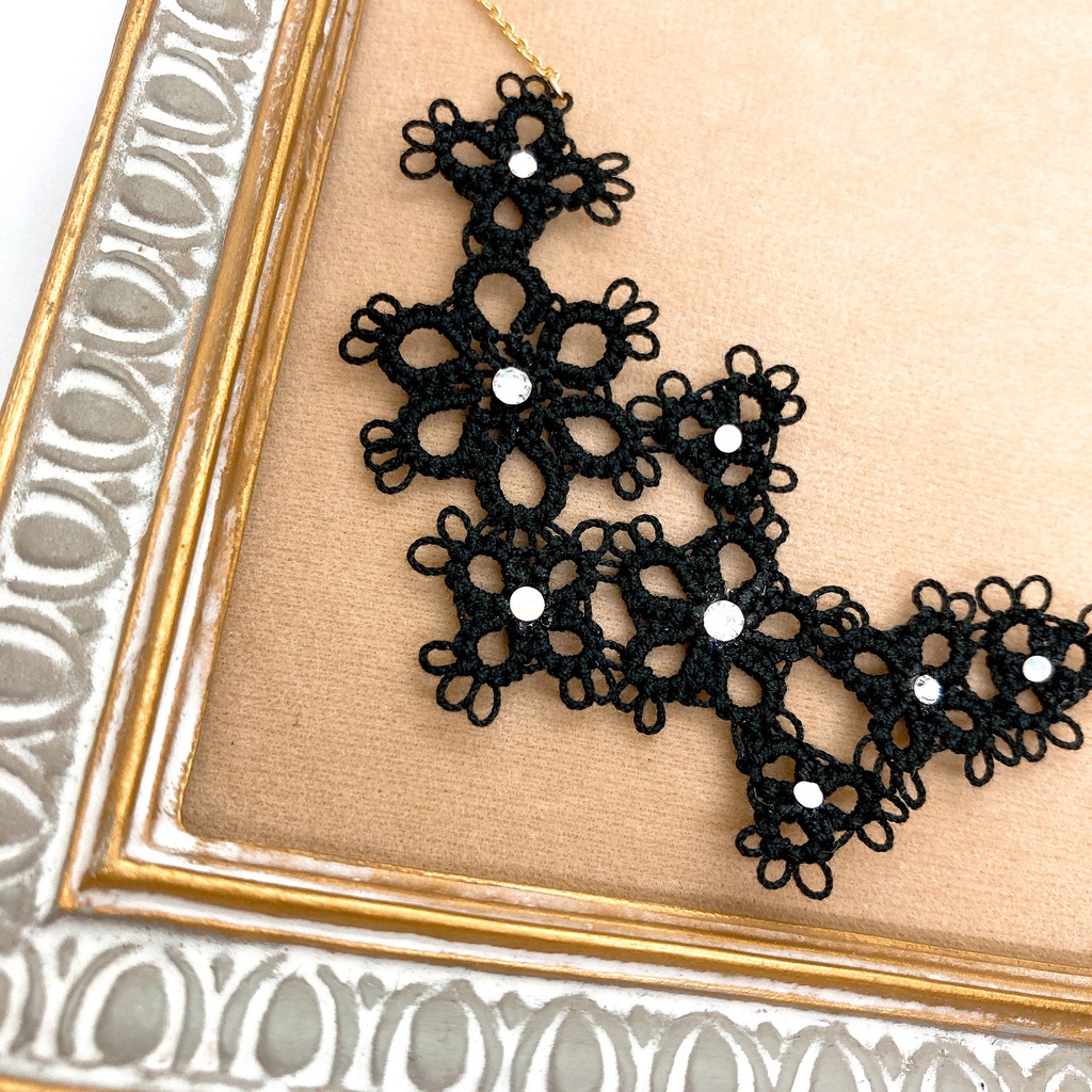 フラワーレースのネックレス