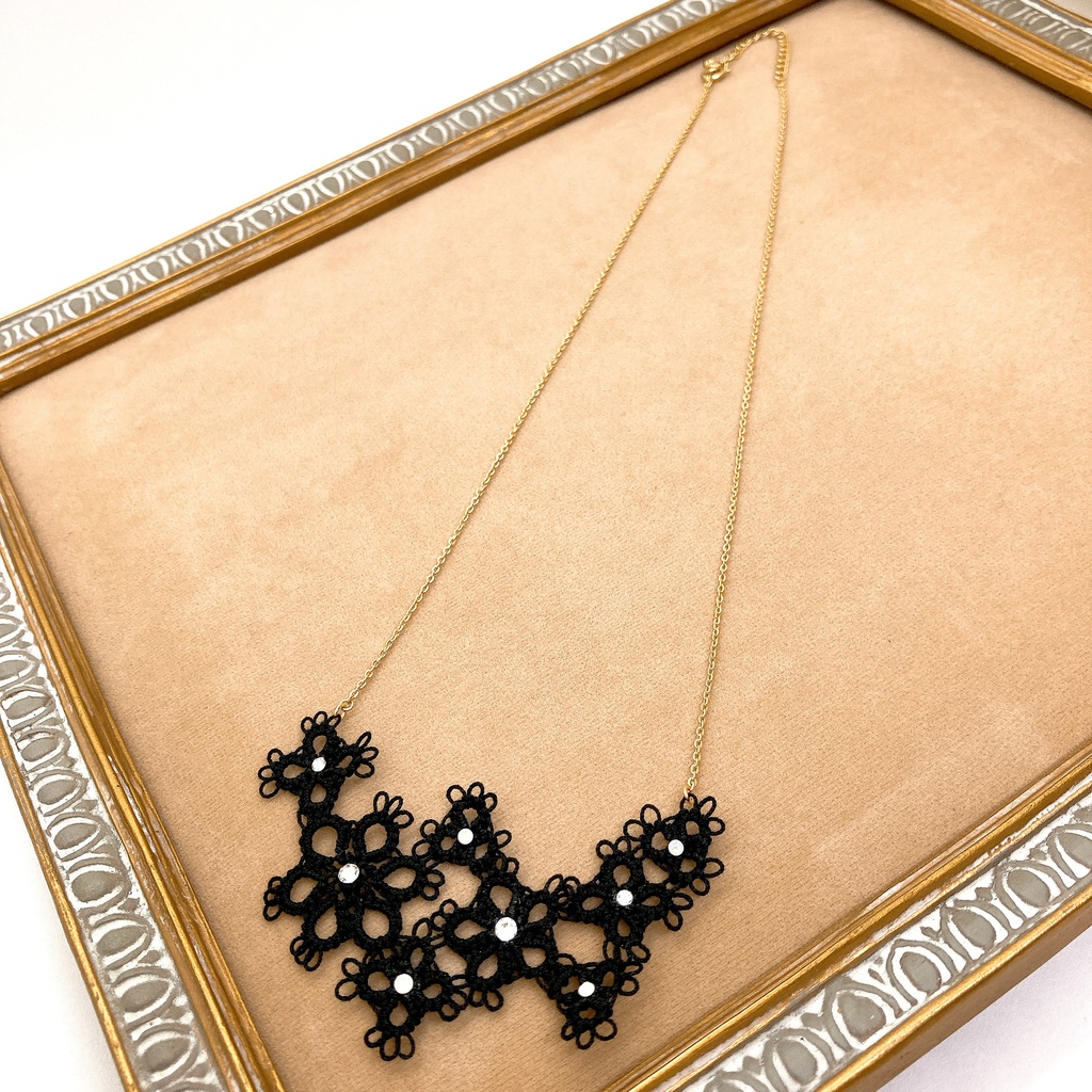 フラワーレースのネックレス