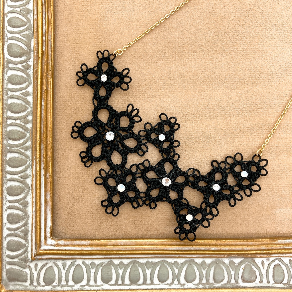 フラワーレースのネックレス
