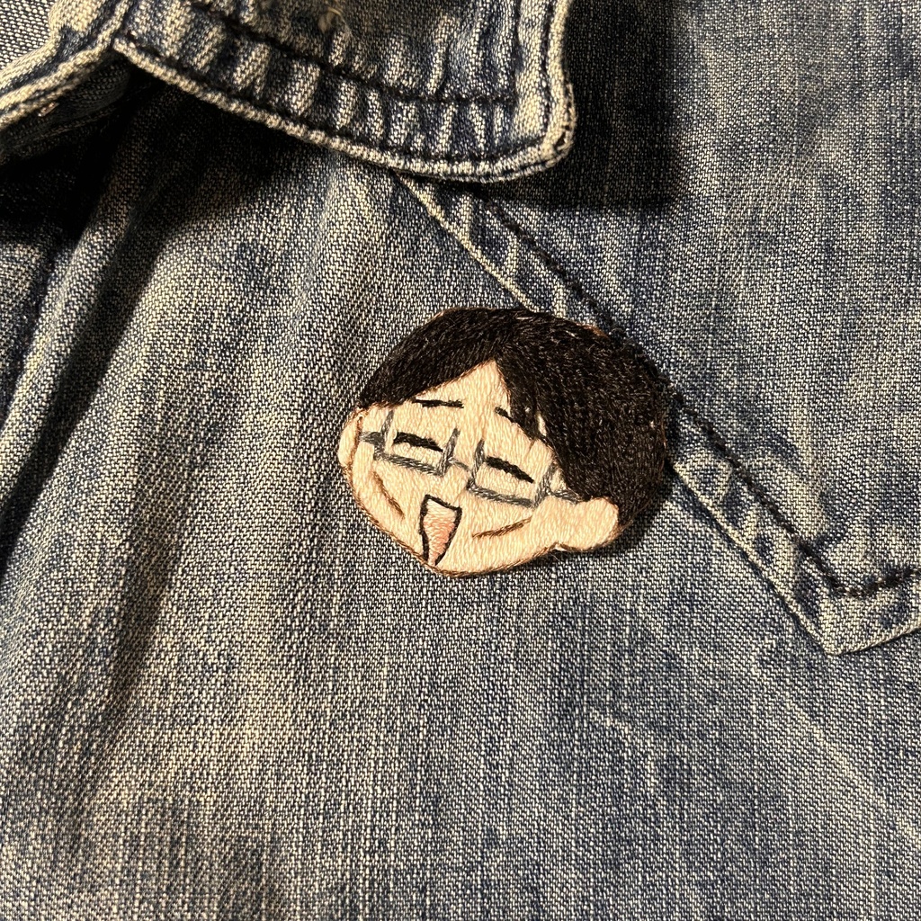 【刺繍ブローチ】にっこりいじぴ