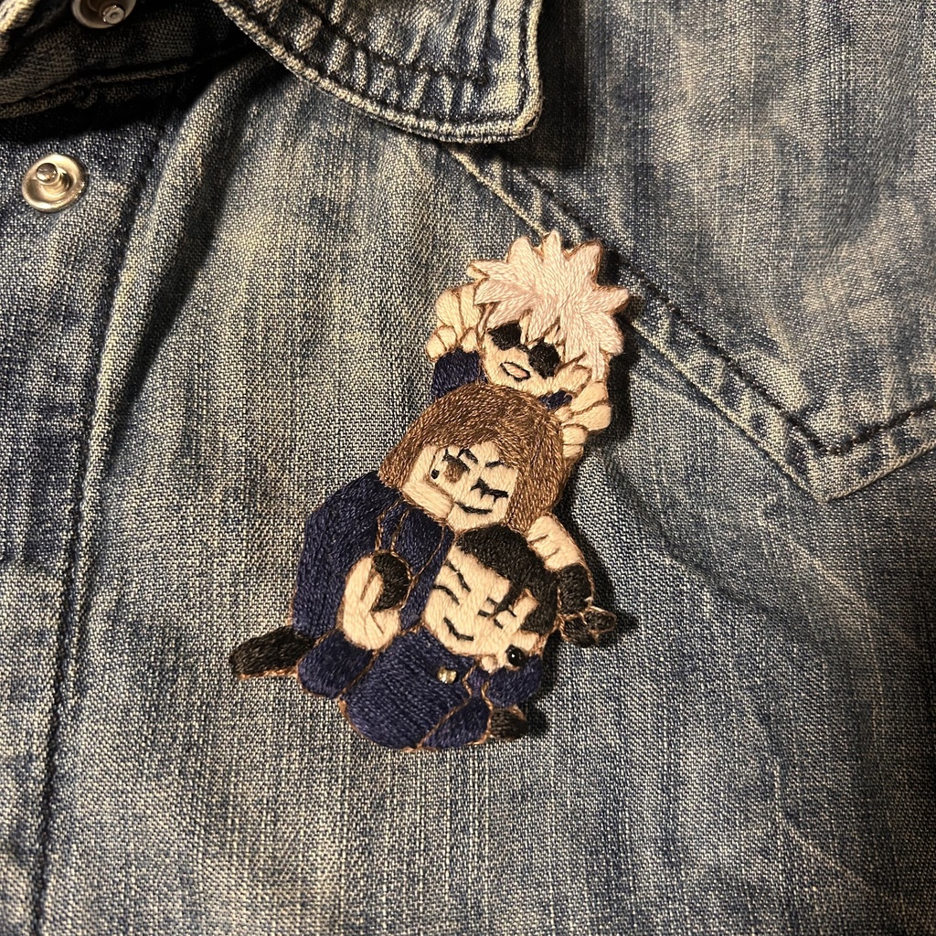 さしすの整列刺繍ブローチ