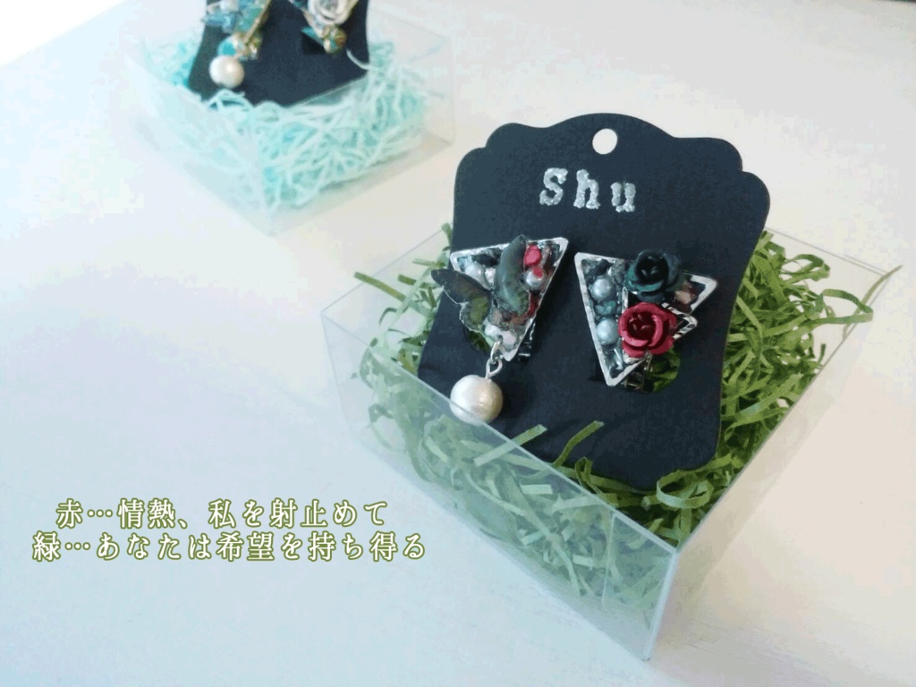 蝶々と薔薇のトライアングルピアス・イヤリング