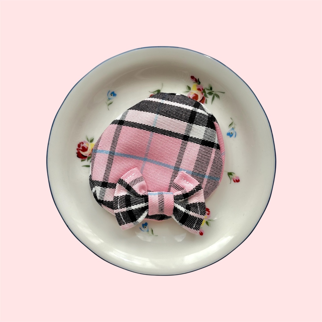 checked béret