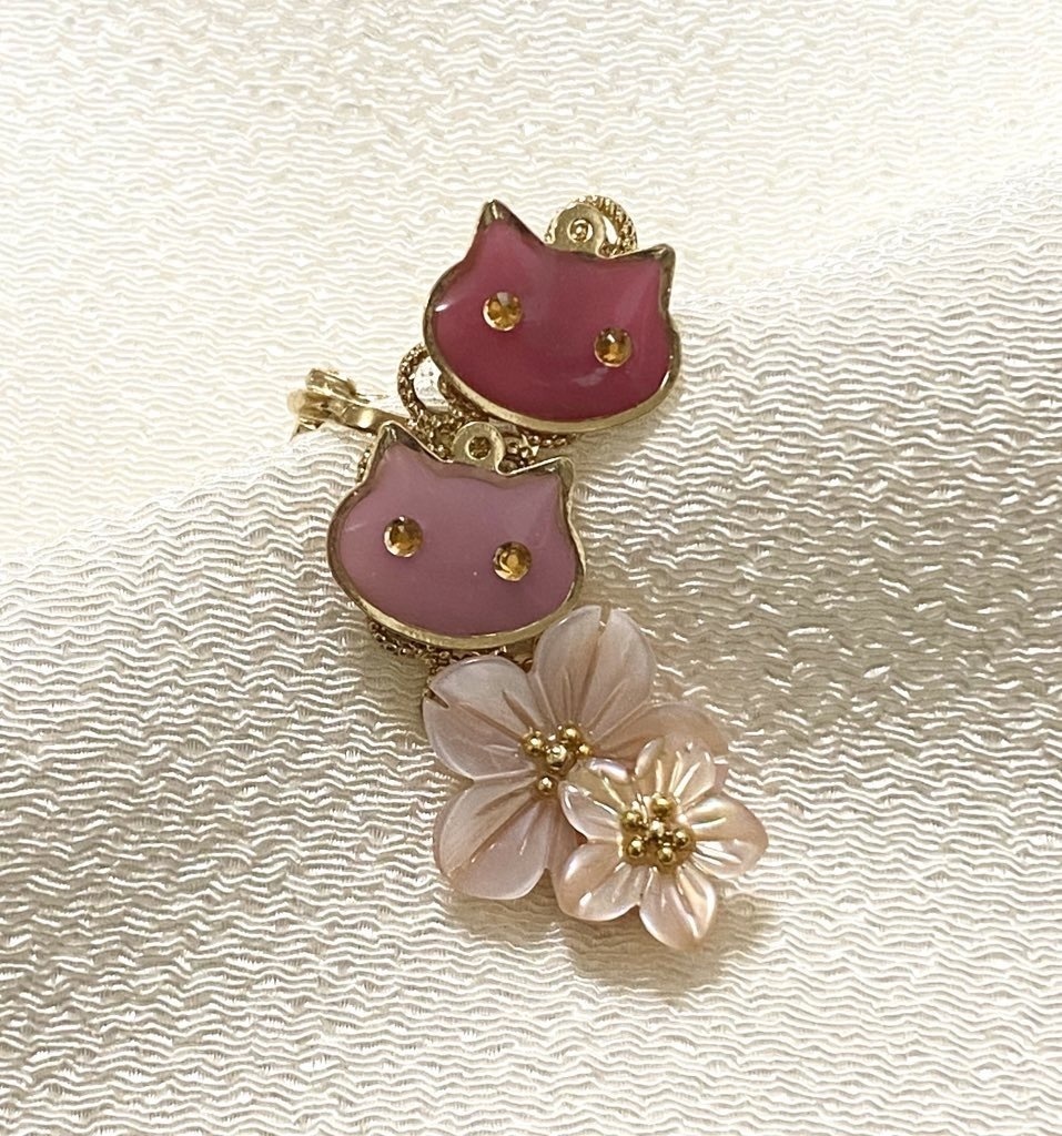 猫と桜のイヤークリップ