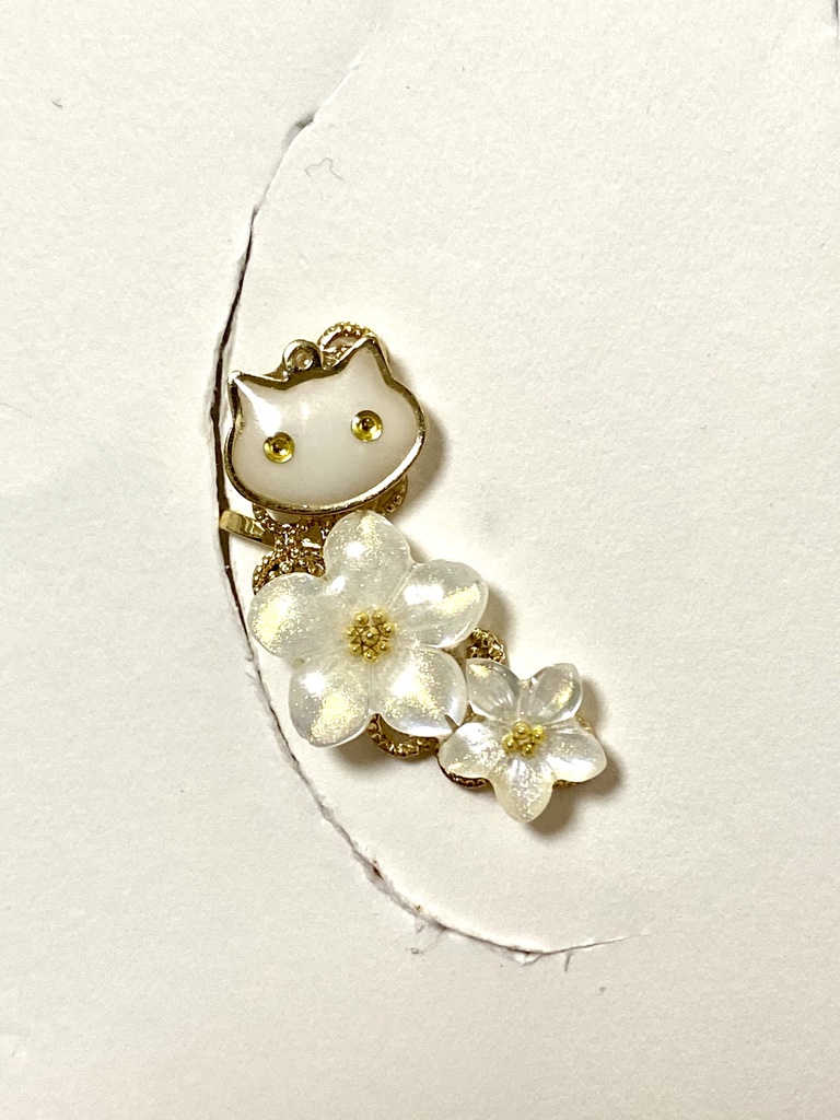 猫と桜のイヤークリップ
