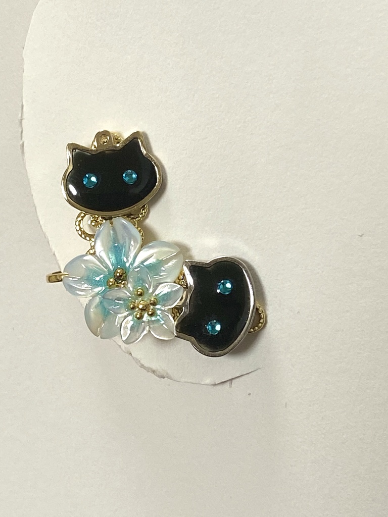 猫と桜のイヤークリップ