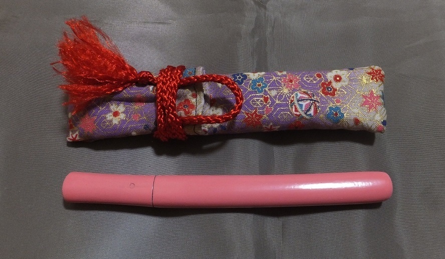 首の武器屋　1/3サイズ　短刀（鋼）桜色
