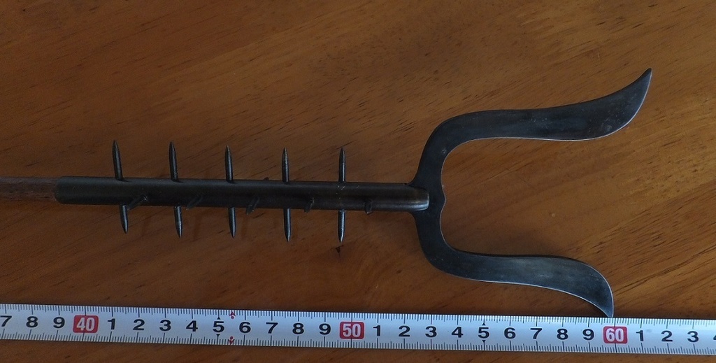 首の武器屋　1/3　刺叉