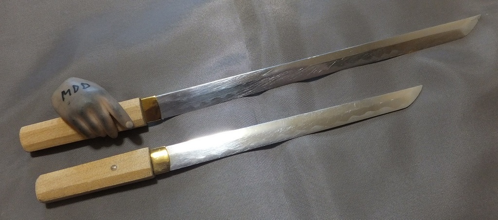 首の武器屋　1/3ｻｲｽﾞ　　長脇差と脇差（直刀）ＳＥＴ