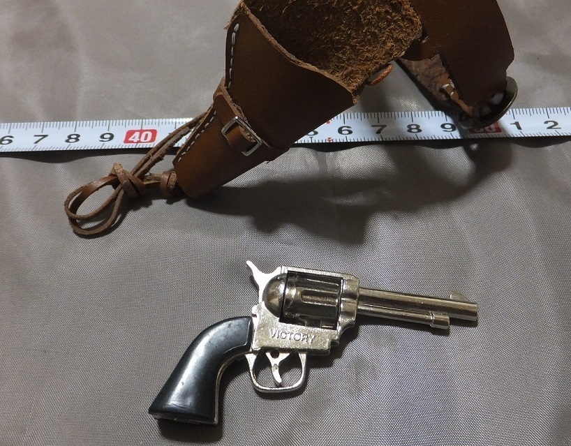 首の武器屋　1/3ｻｲｽﾞ　ウエスタンベルトとSAAもどき（既製品）