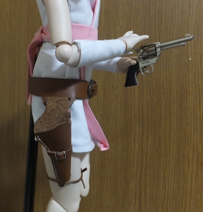 首の武器屋　1/3ｻｲｽﾞ　ウエスタンベルトとSAAもどき（既製品）