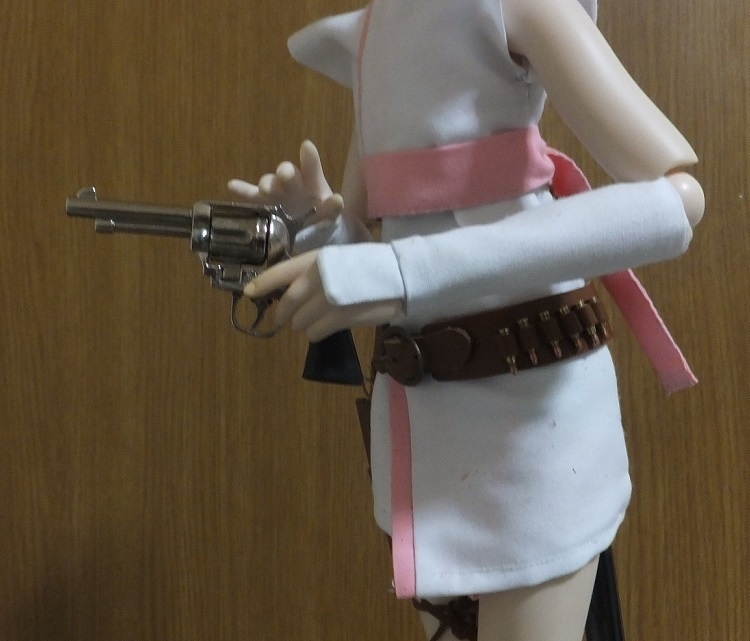 首の武器屋　1/3ｻｲｽﾞ　ウエスタンベルトとSAAもどき（既製品）