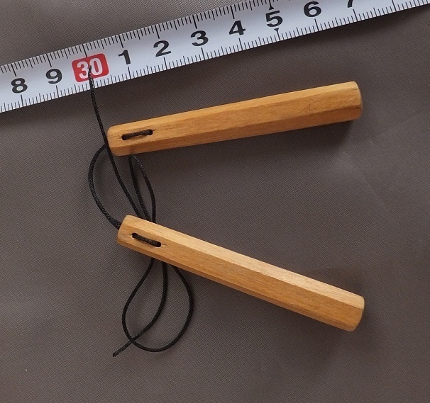首の武器屋　1/3ｻｲｽﾞ　ヌンチャク　（メープル）
