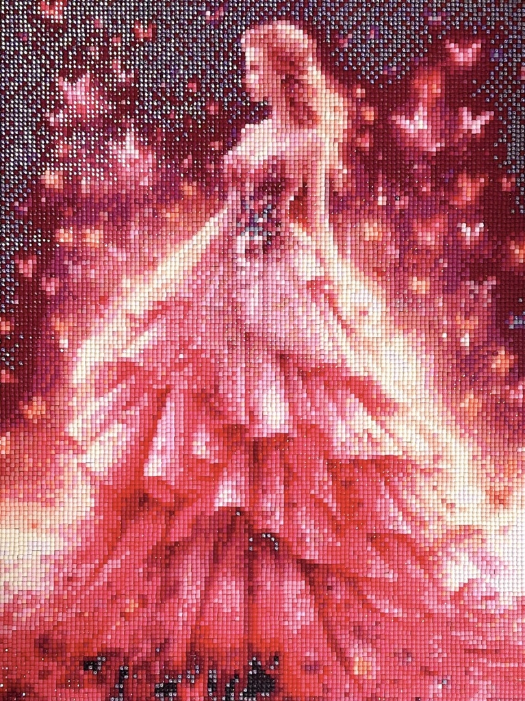 【ダイヤモンドアート】赤いドレスの女性