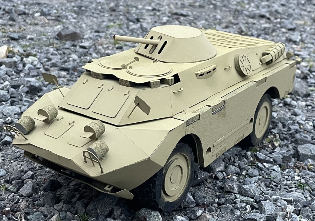 ラジコン装甲車　BRDM2　1/20　組立キット