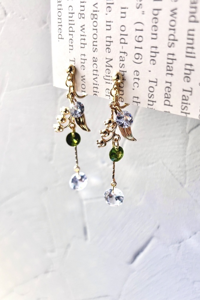 鈴蘭のクリスタルイヤリング・ピアス