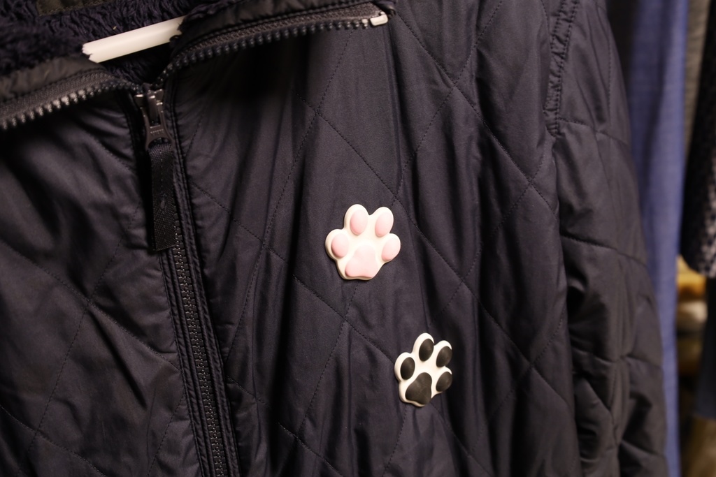 にくきゅうマグネットブローチ(同カラー2個セット)