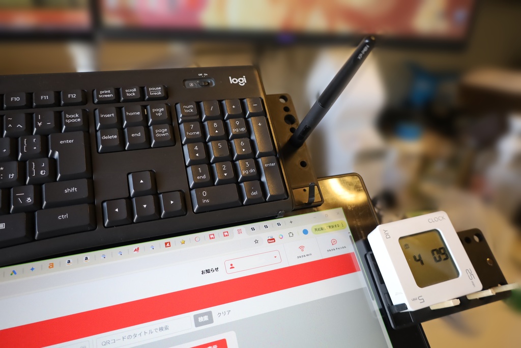 液タブの上にキーボード置き場