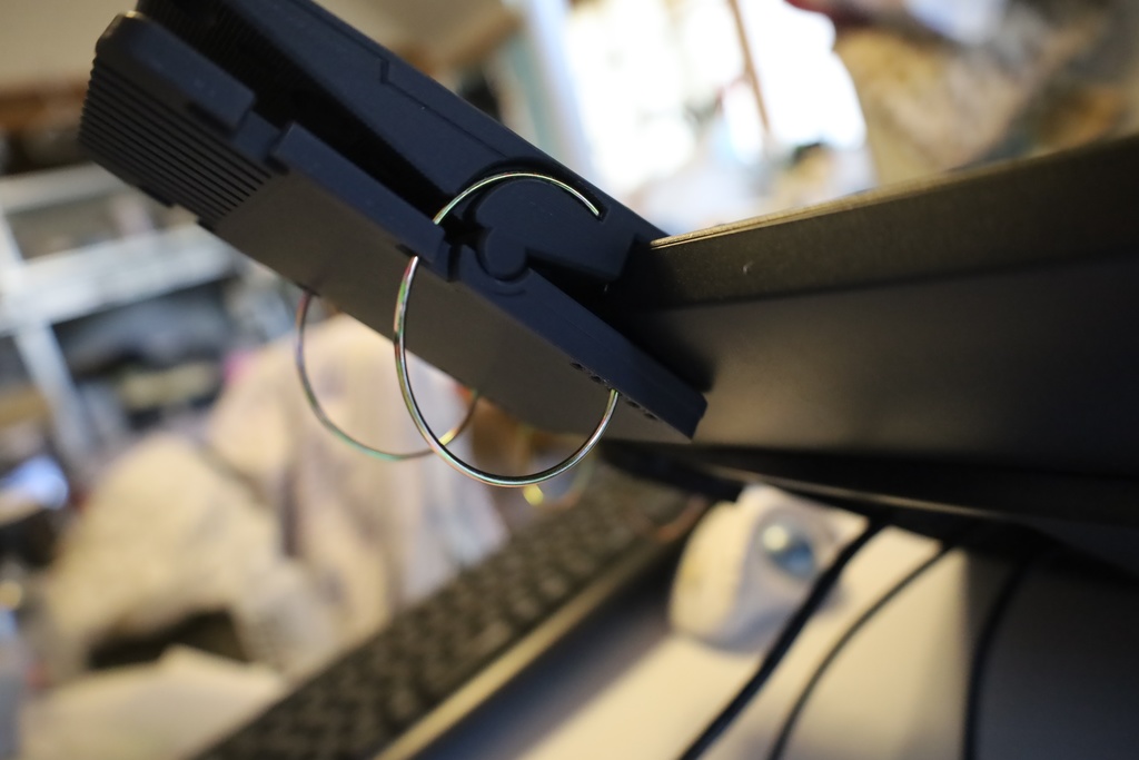 液タブの上にキーボード置き場