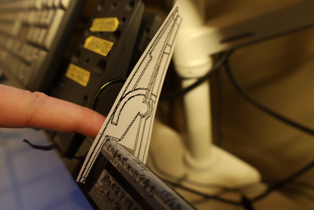 液タブの上にキーボード置き場