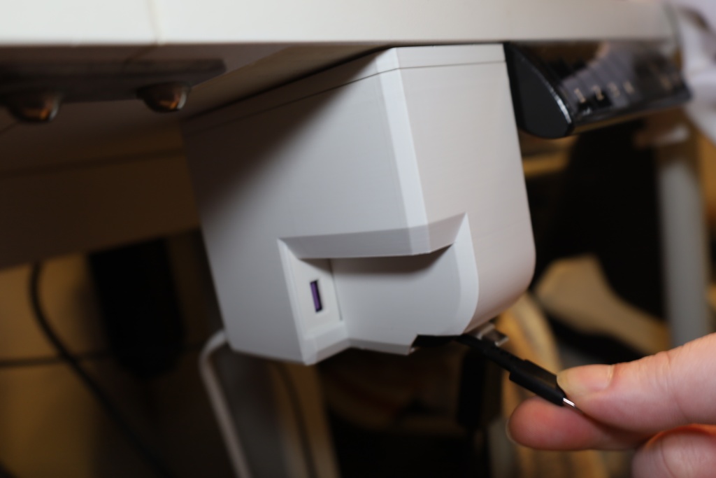 巻き取り式USB付き多機能電源タップ(ACコンセント×2_USB-C×2(巻き取り式)_USB-A×1)