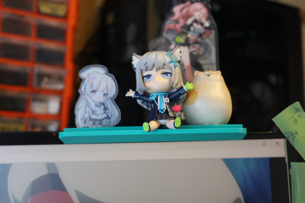 ディスプレイボード(モニター用小物テーブル)固定ピン付属