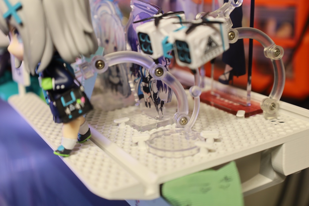 ディスプレイボード(モニター用小物テーブル)固定ピン付属