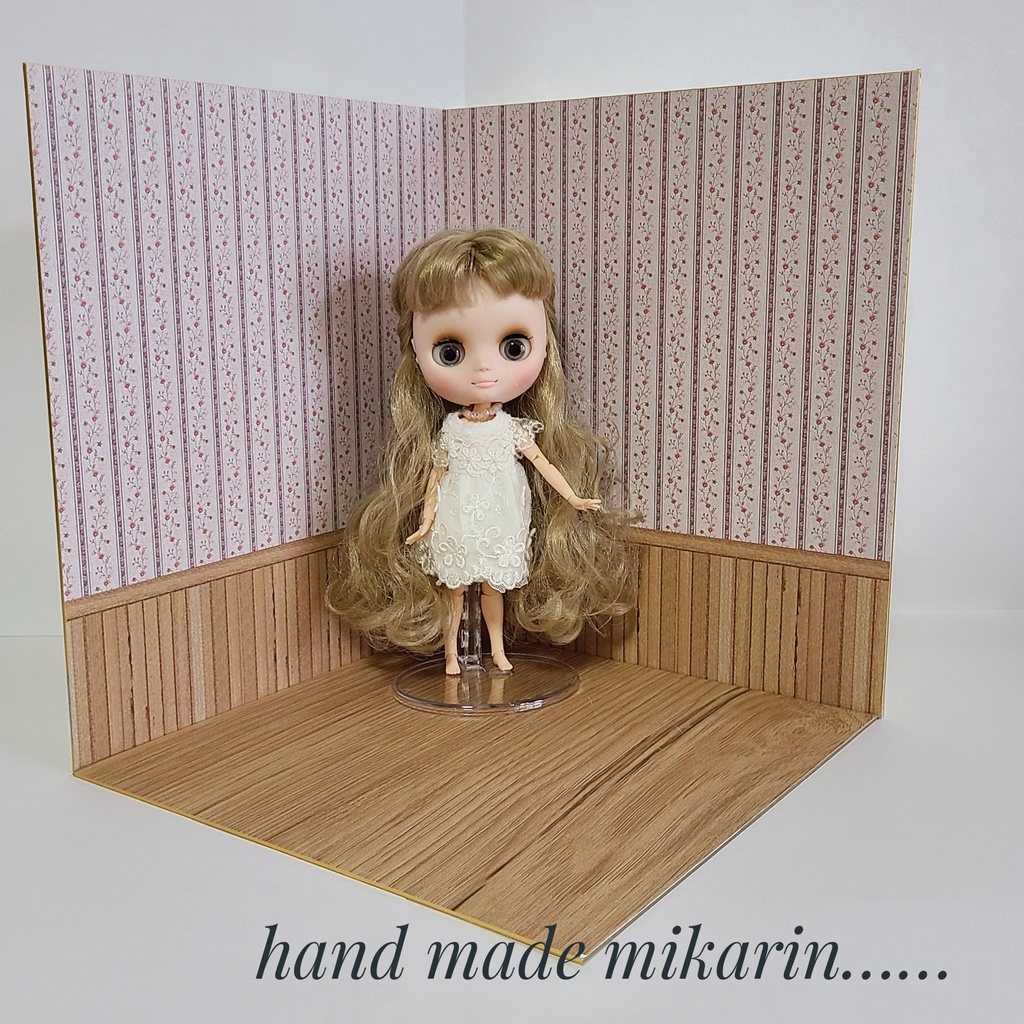 【送料込】背景撮影ボード(縦ライン小花)【ドールハウス】