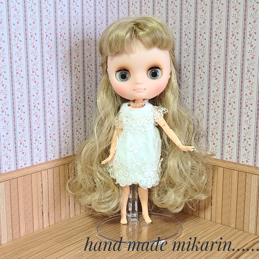 【送料込】背景撮影ボード(縦ライン小花)【ドールハウス】