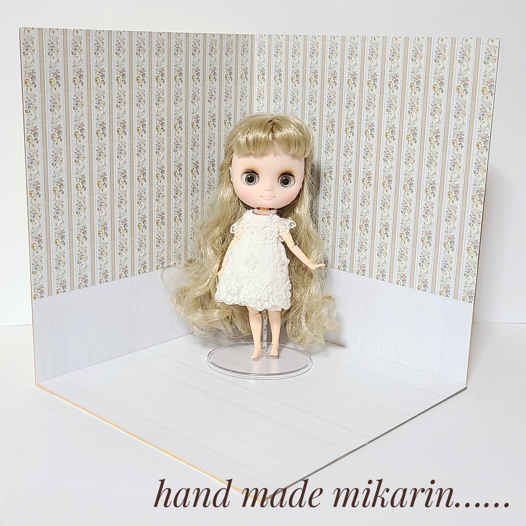 【送料込】背景撮影ボード(ブラウン小花)【ドールハウス】