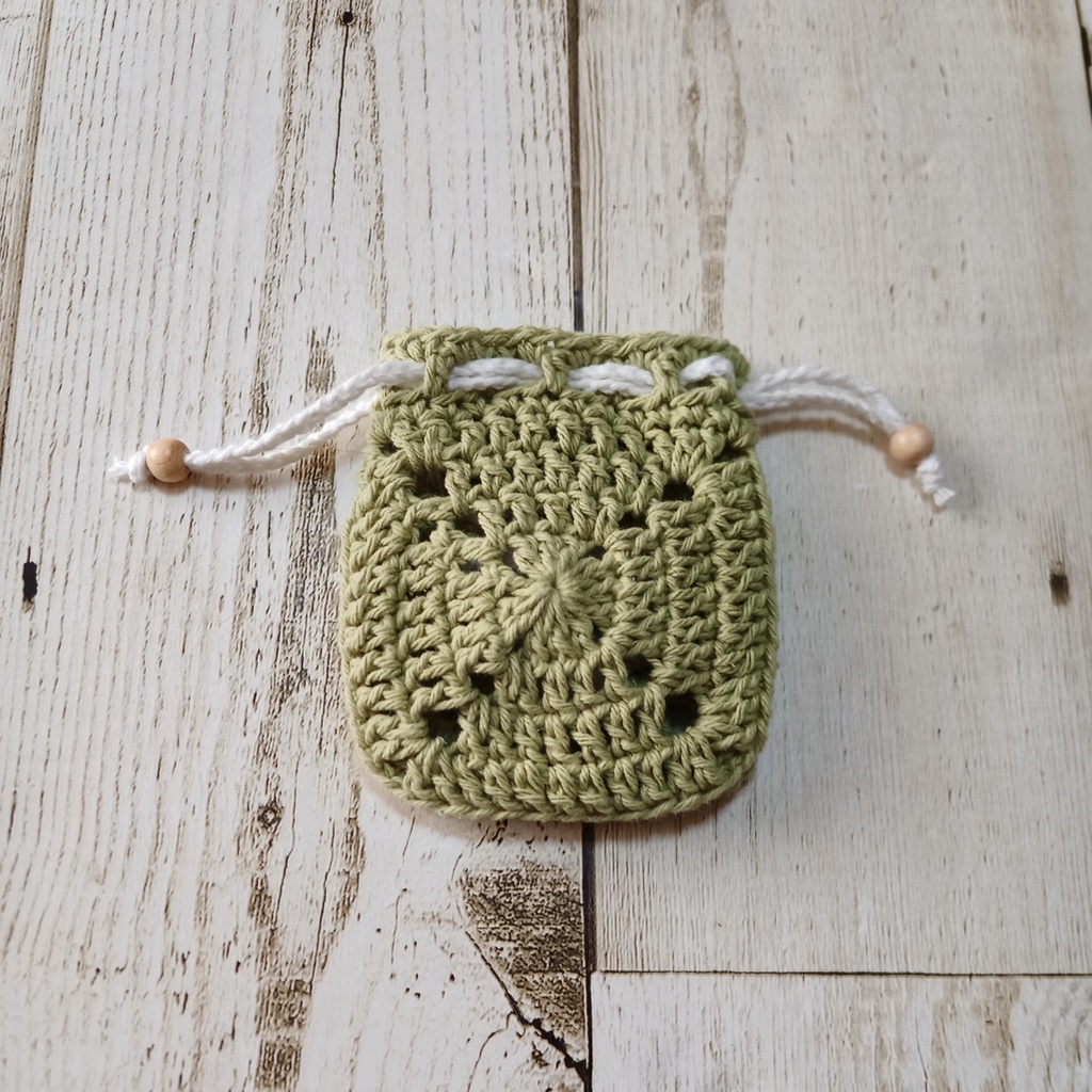 M020 手編みの巾着ポーチ
