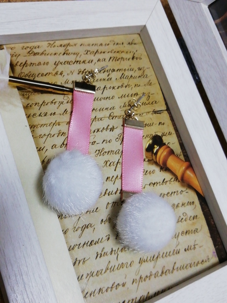 ふわふわコートモチーフピアス