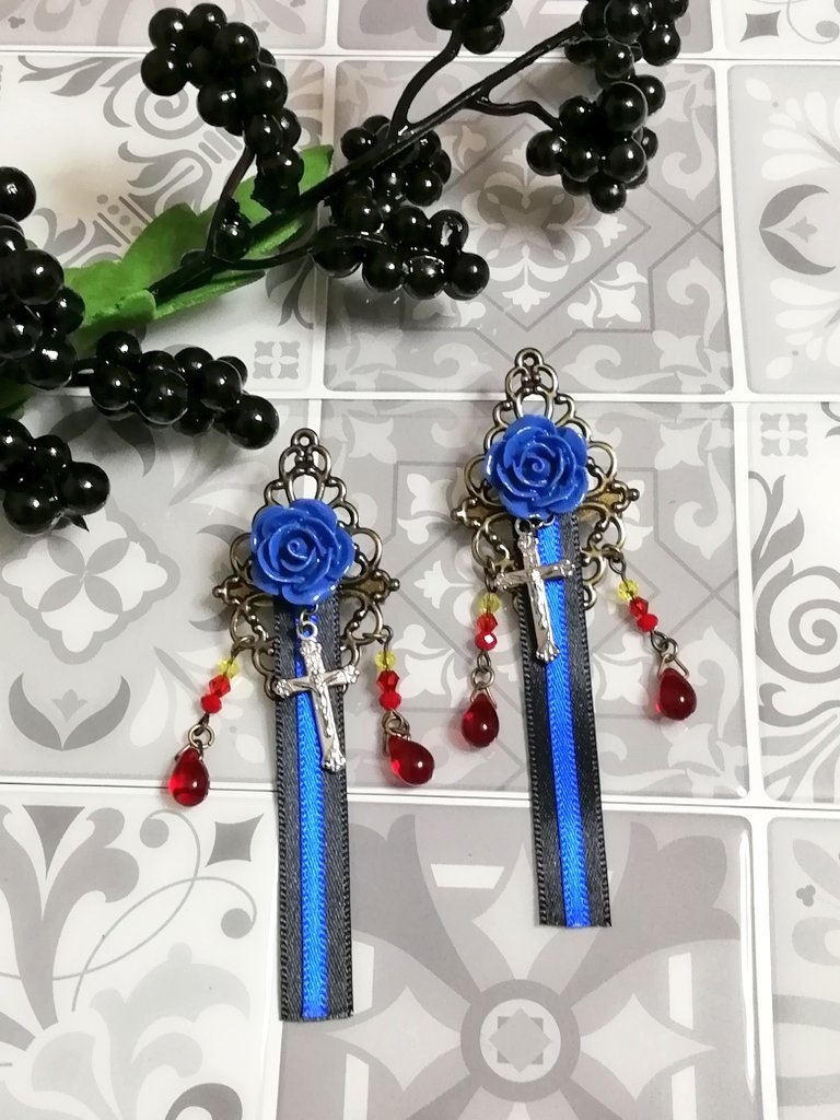 テレーゼモチーフブローチ