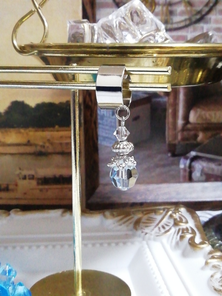 香水瓶風イヤーカフ